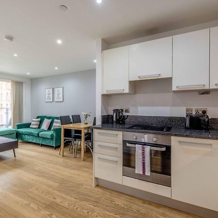 Апартаменты 2 Bed At Slough Station & Parking - London In 20 Mins Экстерьер фото