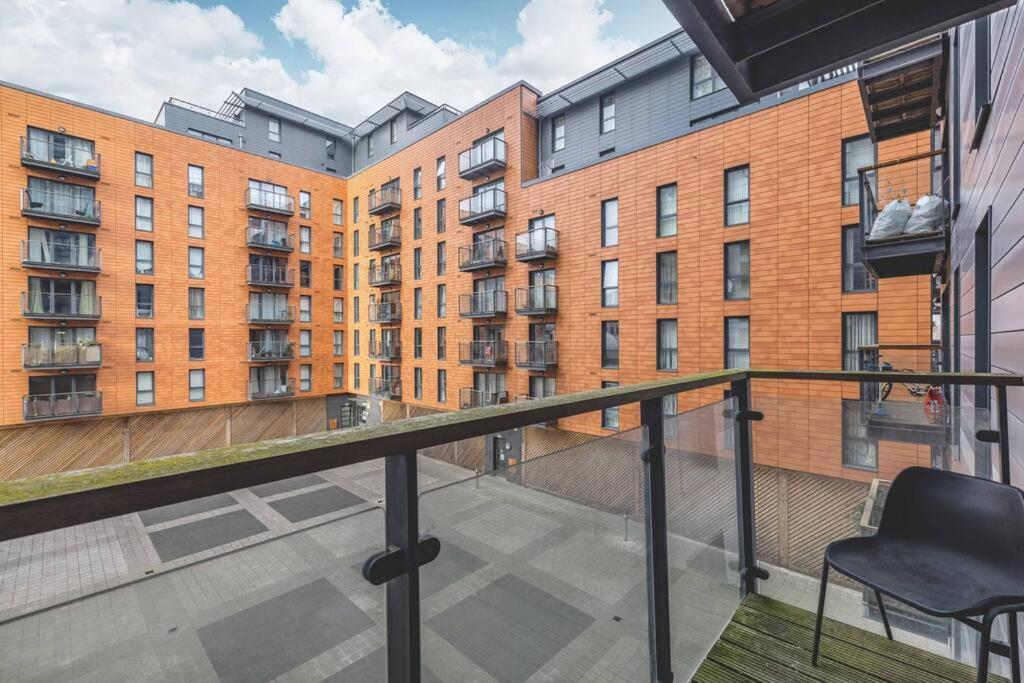 Апартаменты 2 Bed At Slough Station & Parking - London In 20 Mins Экстерьер фото