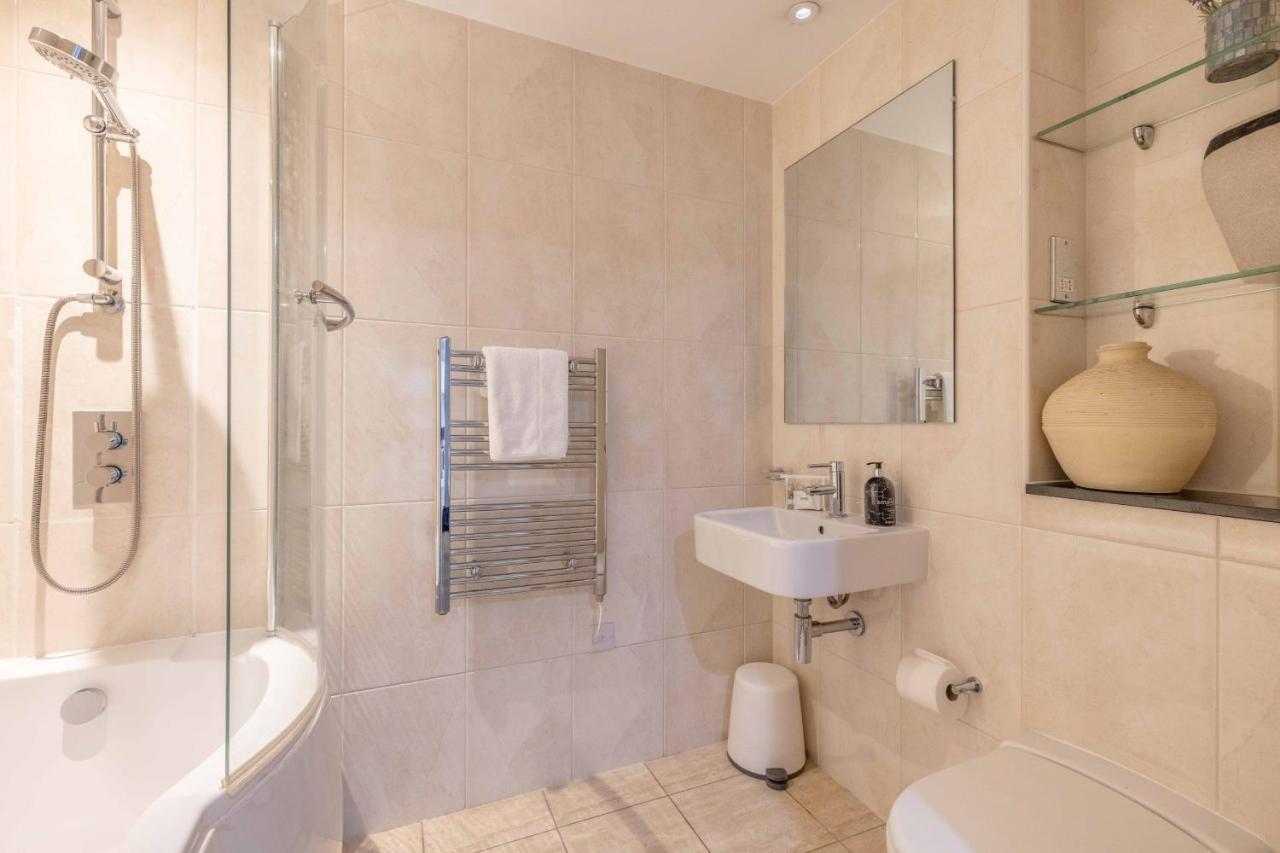 Апартаменты 2 Bed At Slough Station & Parking - London In 20 Mins Экстерьер фото