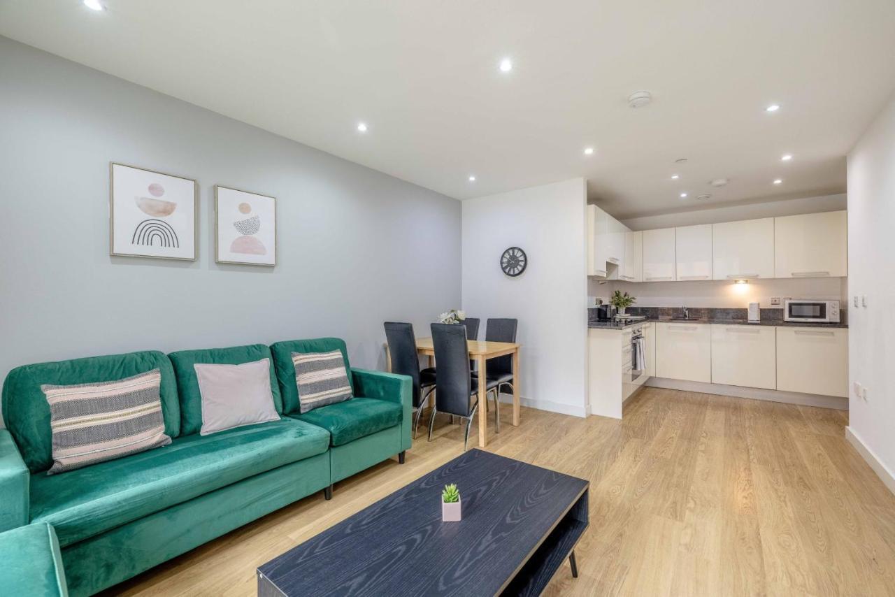 Апартаменты 2 Bed At Slough Station & Parking - London In 20 Mins Экстерьер фото