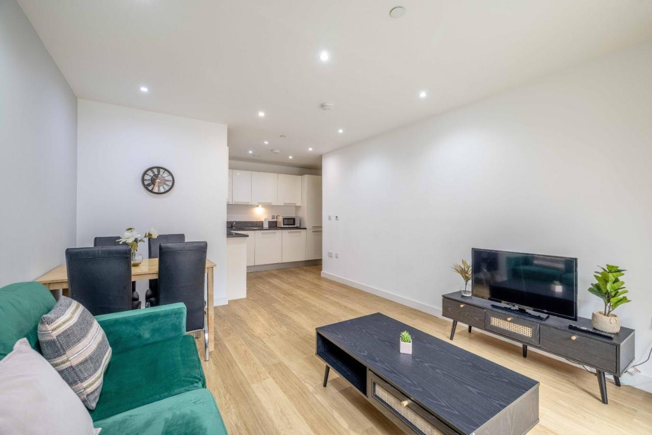 Апартаменты 2 Bed At Slough Station & Parking - London In 20 Mins Экстерьер фото