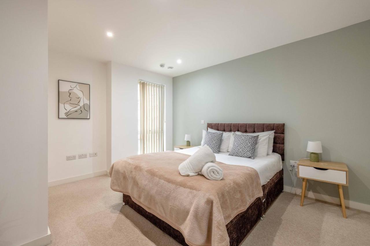 Апартаменты 2 Bed At Slough Station & Parking - London In 20 Mins Экстерьер фото