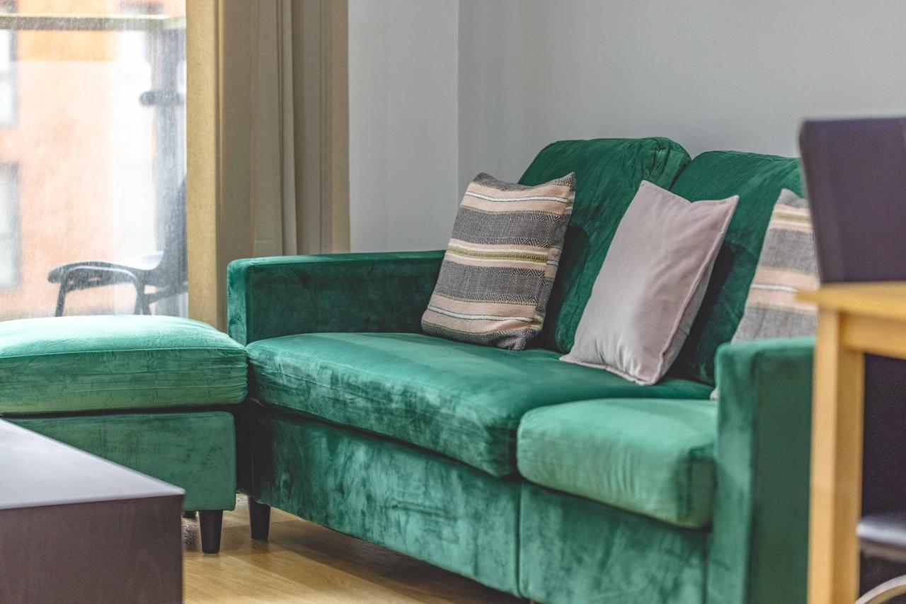 Апартаменты 2 Bed At Slough Station & Parking - London In 20 Mins Экстерьер фото