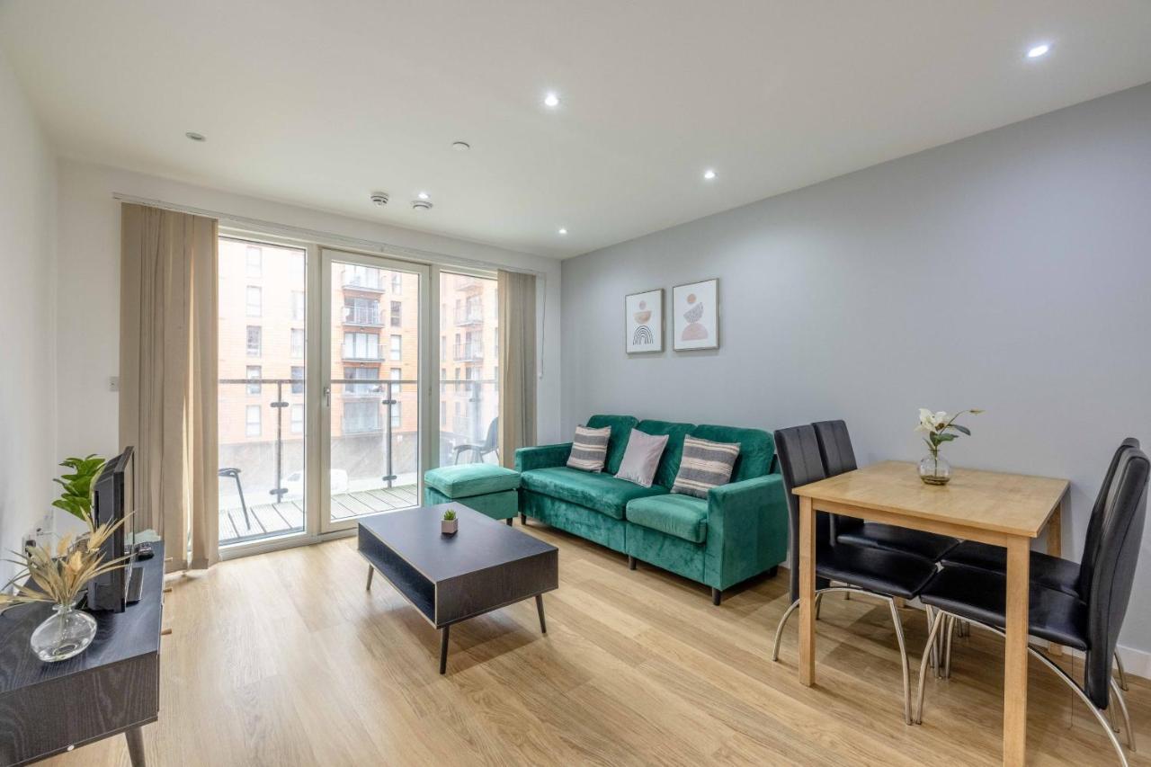 Апартаменты 2 Bed At Slough Station & Parking - London In 20 Mins Экстерьер фото