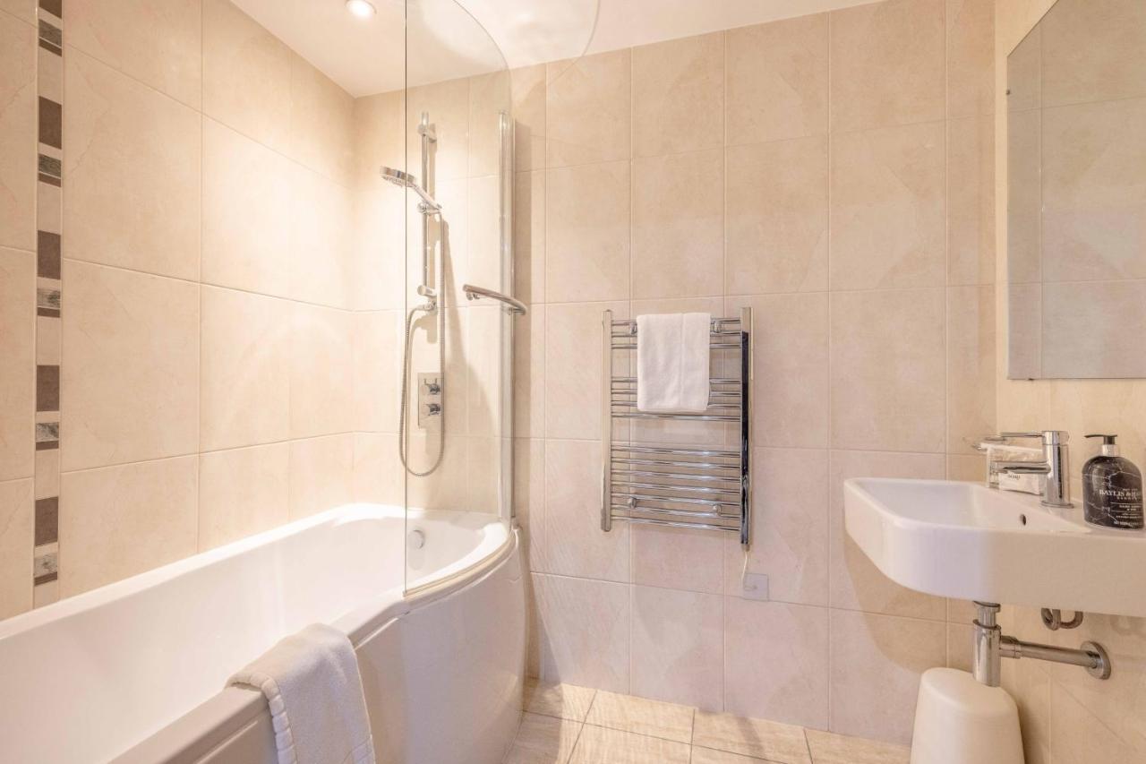 Апартаменты 2 Bed At Slough Station & Parking - London In 20 Mins Экстерьер фото