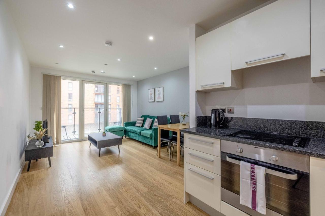 Апартаменты 2 Bed At Slough Station & Parking - London In 20 Mins Экстерьер фото