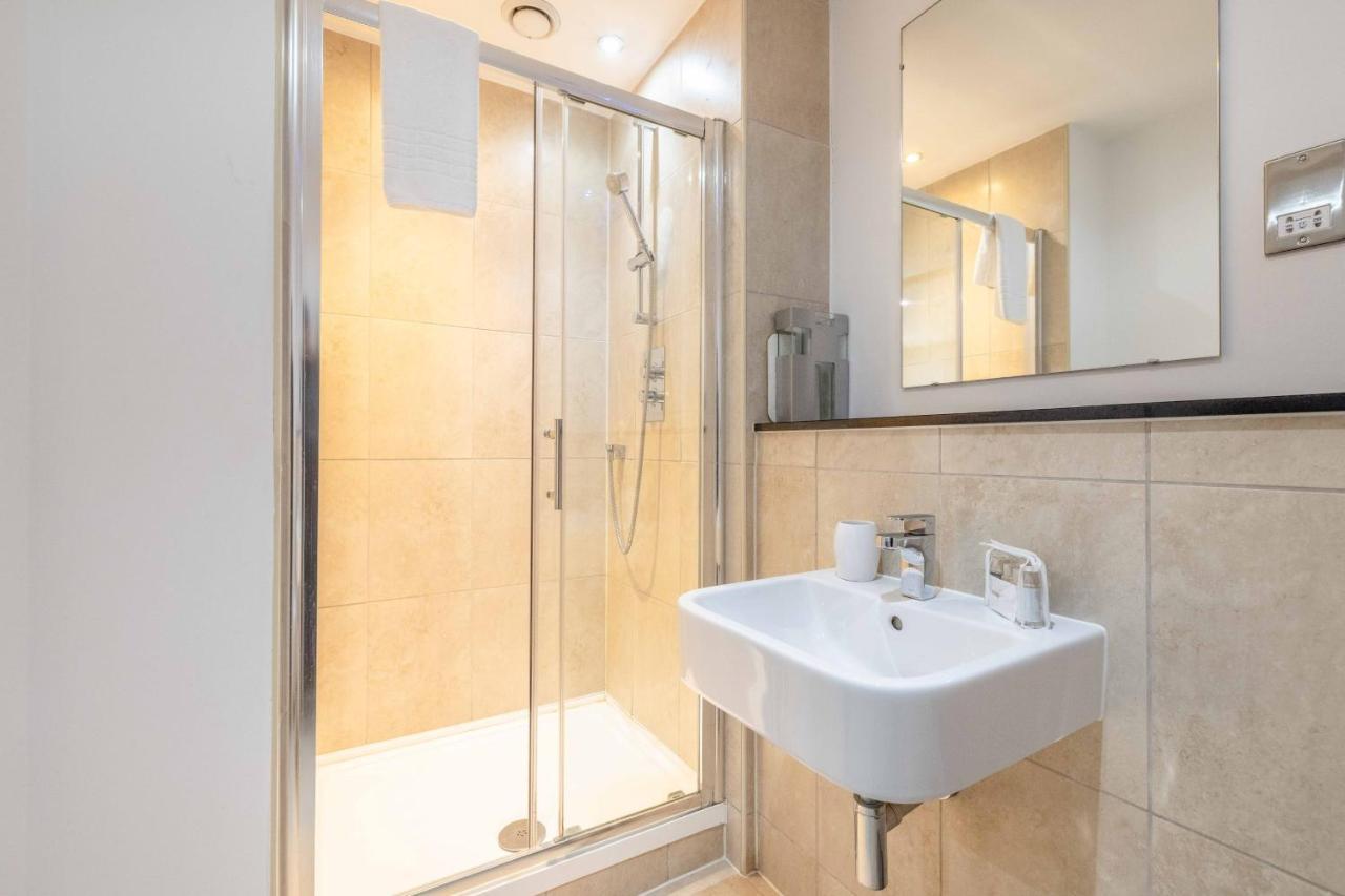 Апартаменты 2 Bed At Slough Station & Parking - London In 20 Mins Экстерьер фото